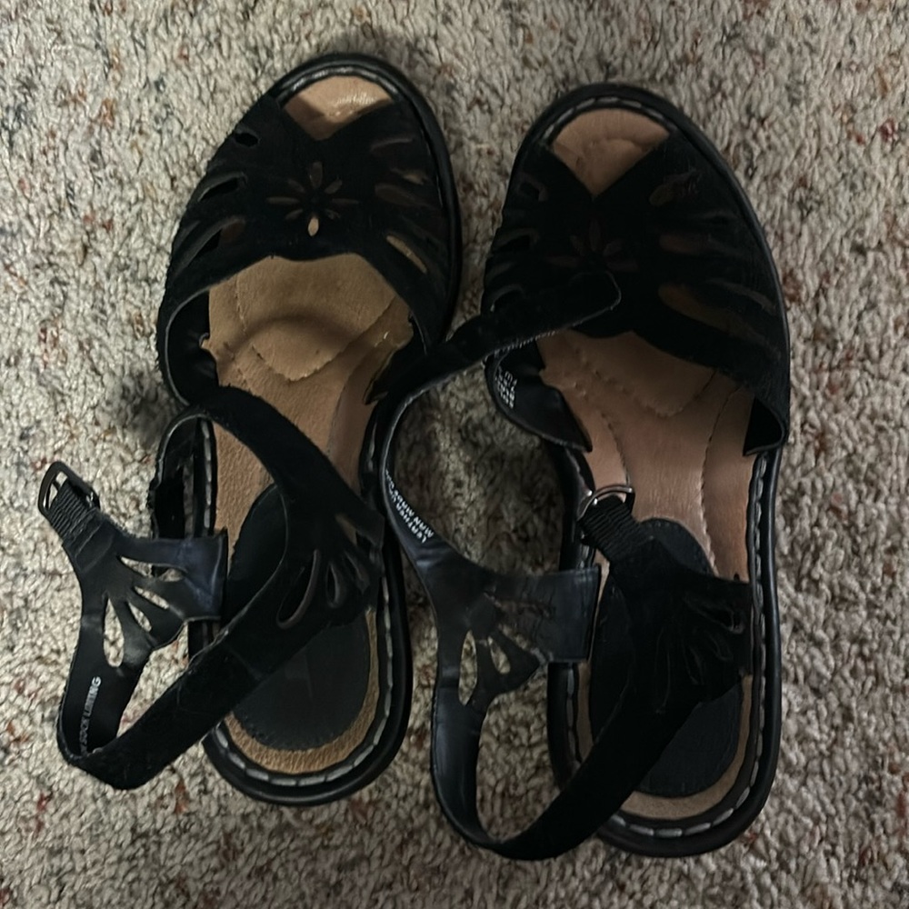 Earth black sandals